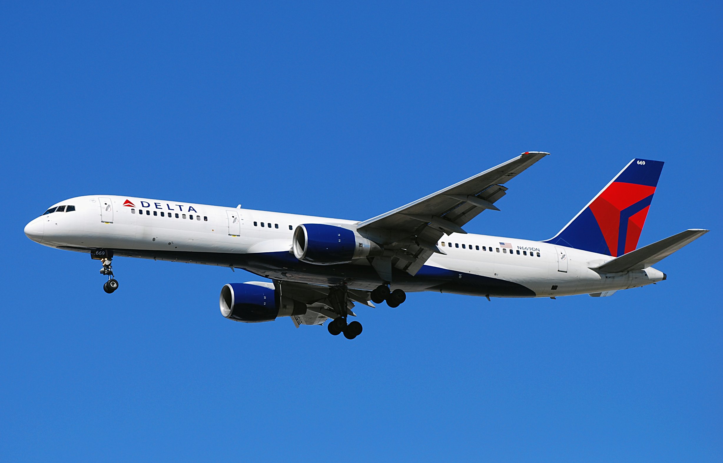 Di Tomás Del Coro from Las Vegas, Nevada, USA - Delta Air Lines Boeing 757-232 N669DN / 669 (cn 25142/377), CC BY-SA 2.0, https://commons.wikimedia.org/w/index.php?curid=58253344