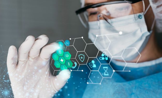 Settore sanitario, gli operatori caricano dati sensibili in cloud e nelle app di IA