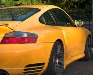 Misterioso guasto satellitare: centinaia di Porsche “bloccate” in Russia